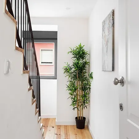 Altido Sunny Apt With Terrace Near Centre * Lisbon